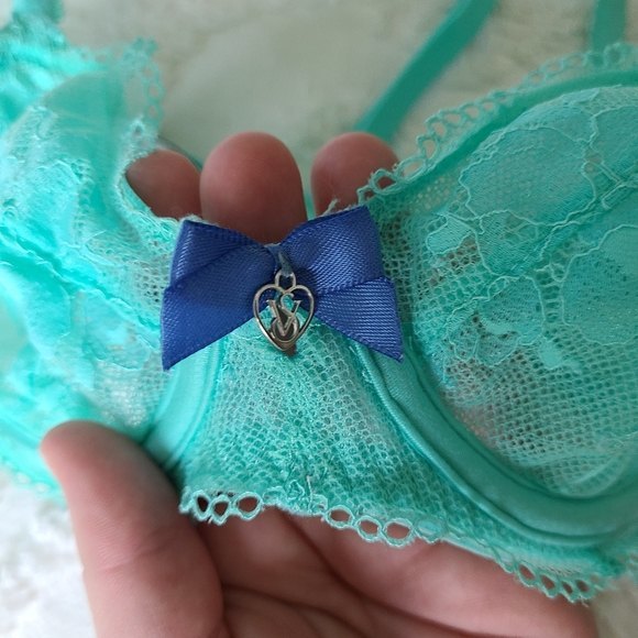 Victoria's Secret Body unlined lace demi bra 32 B - Picture 6 of 9